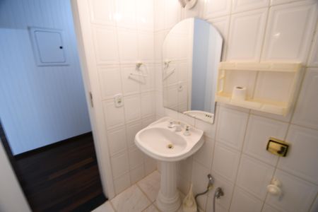 Casa de condomínio à venda com 300m², 3 quartos e 4 vagasBanheiro