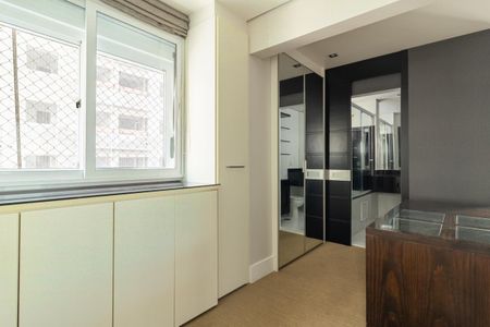 Apartamento à venda com 168m², 2 quartos e 3 vagas Apartamento à venda com 168m², 2 quartos e 3 vagasCloset da suíte 1