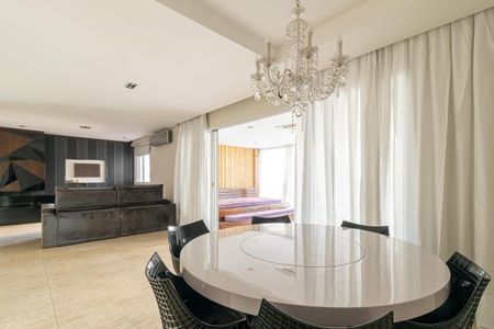 Apartamento à venda com 168m², 2 quartos e 3 vagas Apartamento à venda com 168m², 2 quartos e 3 vagasSala de Jantar
