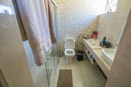 Casa à venda com 2000m², 4 quartos e 4 vagasSuíte Banheiro