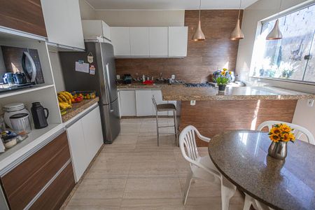 Casa à venda com 2000m², 4 quartos e 4 vagasCozinha