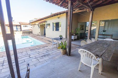 Casa à venda com 2000m², 4 quartos e 4 vagasQuintal