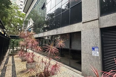 Apartamento à venda com 86m², 2 quartos e 2 vagas Apartamento à venda com 86m², 2 quartos e 2 vagasPlaquinha