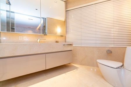 Apartamento à venda com 470m², 3 quartos e 7 vagas Apartamento à venda com 470m², 3 quartos e 7 vagasBanheiro da Suíte 2