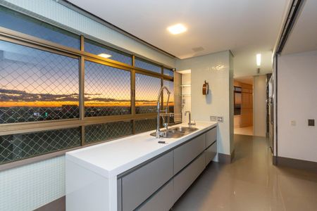 Apartamento à venda com 470m², 3 quartos e 7 vagas Apartamento à venda com 470m², 3 quartos e 7 vagasCozinha