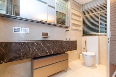 Apartamento à venda com 470m², 3 quartos e 7 vagas Apartamento à venda com 470m², 3 quartos e 7 vagasBanheiro da Suíte 3