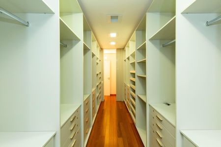 Apartamento à venda com 470m², 3 quartos e 7 vagas Apartamento à venda com 470m², 3 quartos e 7 vagasCloset da suíte 2