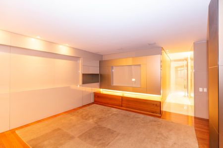 Apartamento à venda com 470m², 3 quartos e 7 vagas Apartamento à venda com 470m², 3 quartos e 7 vagasSala 2