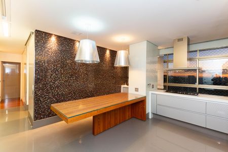 Apartamento à venda com 470m², 3 quartos e 7 vagas Apartamento à venda com 470m², 3 quartos e 7 vagasCozinha