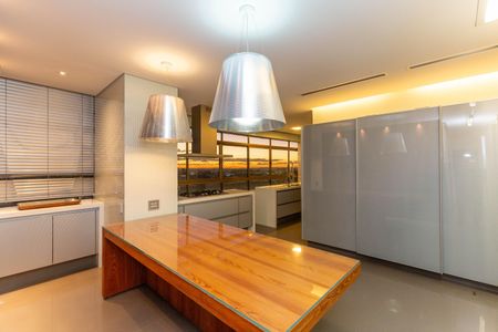 Apartamento à venda com 470m², 3 quartos e 7 vagas Apartamento à venda com 470m², 3 quartos e 7 vagasCozinha
