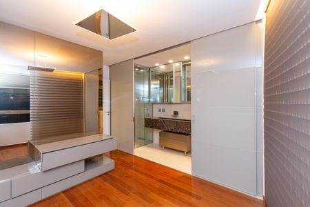 Apartamento à venda com 470m², 3 quartos e 7 vagas Apartamento à venda com 470m², 3 quartos e 7 vagasSuíte 3