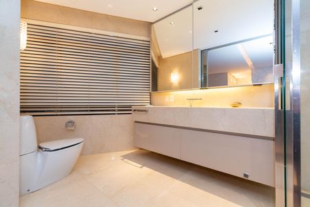 Apartamento à venda com 470m², 3 quartos e 7 vagas Apartamento à venda com 470m², 3 quartos e 7 vagasBanheiro da Suíte 2