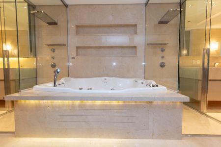 Apartamento à venda com 470m², 3 quartos e 7 vagas Apartamento à venda com 470m², 3 quartos e 7 vagasBanheiro da Suíte 2