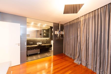 Apartamento à venda com 470m², 3 quartos e 7 vagas Apartamento à venda com 470m², 3 quartos e 7 vagasSuíte 1