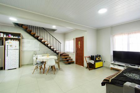 Casa à venda com 150m², 5 quartos e 1 vaga Casa à venda com 150m², 5 quartos e 1 vagaSala/Cozinha