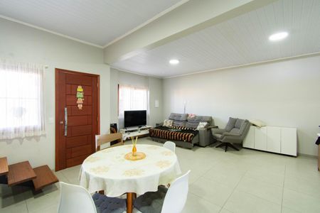 Casa à venda com 150m², 5 quartos e 1 vaga Casa à venda com 150m², 5 quartos e 1 vagaSala/Cozinha