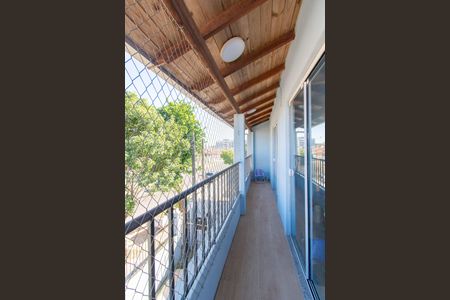 Casa à venda com 150m², 5 quartos e 1 vaga Casa à venda com 150m², 5 quartos e 1 vagaVaranda do Quarto 2