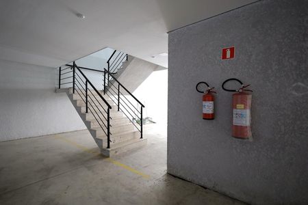 Apartamento à venda com 45m², 2 quartos e 1 vaga Apartamento à venda com 45m², 2 quartos e 1 vagaEscadas