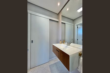 Apartamento à venda com 139m², 3 quartos e 2 vagas Apartamento à venda com 139m², 3 quartos e 2 vagasBanheiro da Suíte 2 e 3