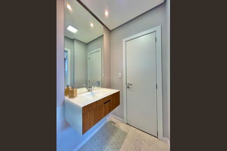 Apartamento à venda com 139m², 3 quartos e 2 vagas Apartamento à venda com 139m², 3 quartos e 2 vagasBanheiro da Suíte 2 e 3