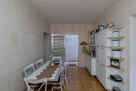 Casa à venda com 310m², 4 quartos e 4 vagas Casa à venda com 310m², 4 quartos e 4 vagasCasa 1 - Cozinha