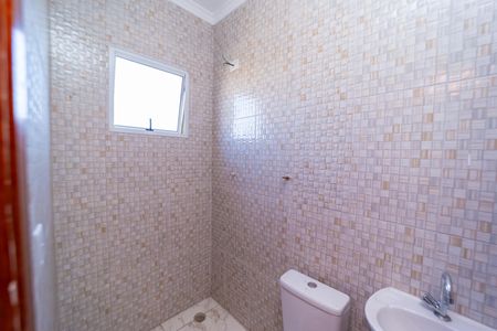 Casa de condomínio à venda com 65m², 2 quartos e 1 vaga Casa de condomínio à venda com 65m², 2 quartos e 1 vagaBanheiro da Suíte 2