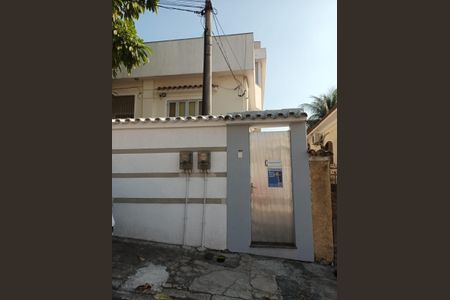 Casa à venda com 179m², 3 quartos e 1 vaga Casa à venda com 179m², 3 quartos e 1 vagaFachada