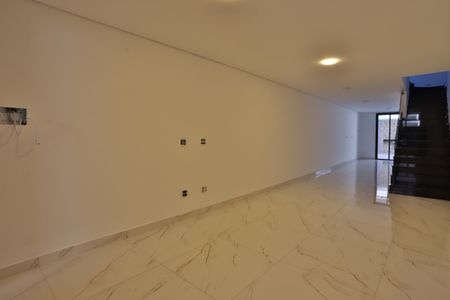 Casa à venda com 160m², 3 quartos e 2 vagas Casa à venda com 160m², 3 quartos e 2 vagasSala
