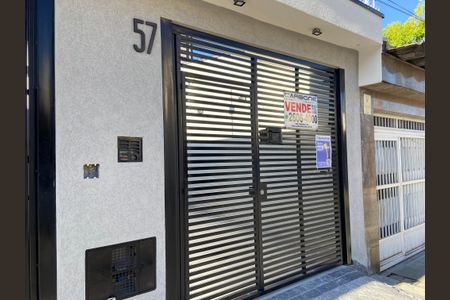 Casa à venda com 160m², 3 quartos e 2 vagas Casa à venda com 160m², 3 quartos e 2 vagasFachada