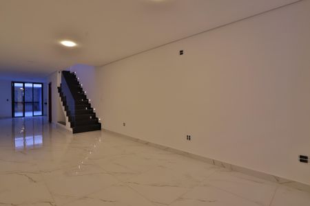 Casa à venda com 160m², 3 quartos e 2 vagas Casa à venda com 160m², 3 quartos e 2 vagasSala
