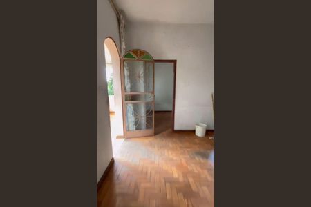 Casa à venda com 320m², 6 quartos e sem vaga