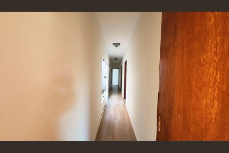 Casa de condomínio à venda com 396m², 3 quartos e 2 vagas Casa de condomínio à venda com 396m², 3 quartos e 2 vagasCorredor