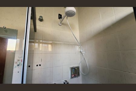 Casa de condomínio à venda com 396m², 3 quartos e 2 vagas Casa de condomínio à venda com 396m², 3 quartos e 2 vagasBanheiro da Suíte 2