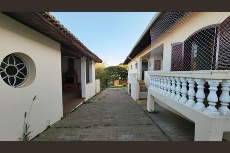 Casa de condomínio à venda com 396m², 3 quartos e 2 vagas Casa de condomínio à venda com 396m², 3 quartos e 2 vagasÁrea Externa