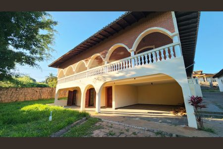 Casa de condomínio à venda com 396m², 3 quartos e 2 vagas Casa de condomínio à venda com 396m², 3 quartos e 2 vagasFachada da Casa