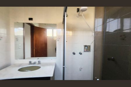 Casa de condomínio à venda com 396m², 3 quartos e 2 vagas Casa de condomínio à venda com 396m², 3 quartos e 2 vagasBanheiro da Suíte 2