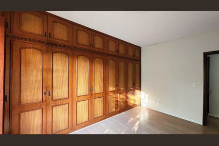 Casa de condomínio à venda com 396m², 3 quartos e 2 vagas Casa de condomínio à venda com 396m², 3 quartos e 2 vagasQuarto