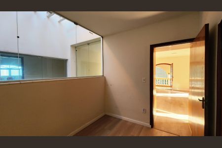 Casa de condomínio à venda com 396m², 3 quartos e 2 vagas Casa de condomínio à venda com 396m², 3 quartos e 2 vagasSala de TV