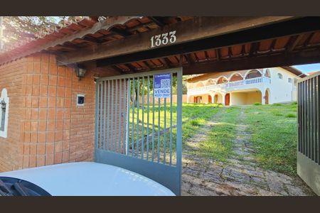 Casa de condomínio à venda com 396m², 3 quartos e 2 vagas Casa de condomínio à venda com 396m², 3 quartos e 2 vagasFachada