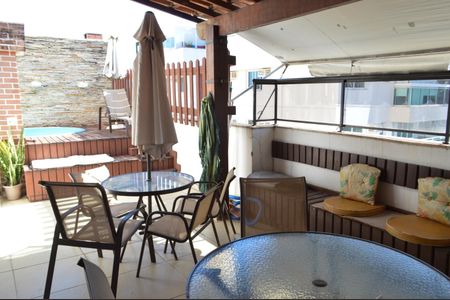 Apartamento à venda com 158m², 3 quartos e 1 vaga Apartamento à venda com 158m², 3 quartos e 1 vagaTerraço