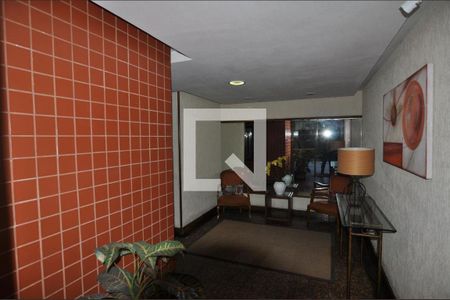 Apartamento à venda com 158m², 3 quartos e 1 vaga Apartamento à venda com 158m², 3 quartos e 1 vagaHall social