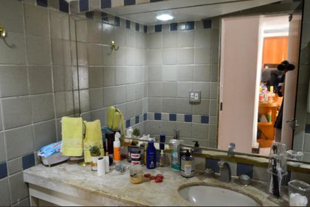 Apartamento à venda com 158m², 3 quartos e 1 vaga Apartamento à venda com 158m², 3 quartos e 1 vagaBanheiro da Suíte 1