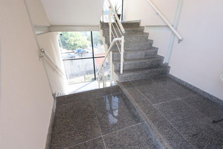 Apartamento à venda com 45m², 2 quartos e sem vagaEscada de acesso