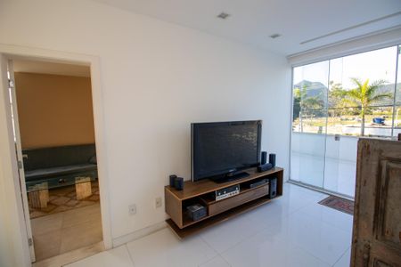 Casa de condomínio à venda com 350m², 3 quartos e 2 vagas Casa de condomínio à venda com 350m², 3 quartos e 2 vagasSala
