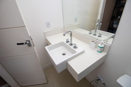 Casa de condomínio à venda com 350m², 3 quartos e 2 vagas Casa de condomínio à venda com 350m², 3 quartos e 2 vagasBanheiro da Suíte 1