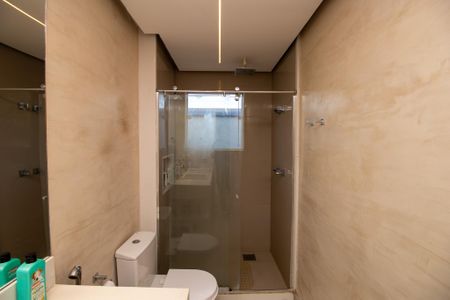 Casa de condomínio à venda com 350m², 3 quartos e 2 vagas Casa de condomínio à venda com 350m², 3 quartos e 2 vagasBanheiro da Suíte 3