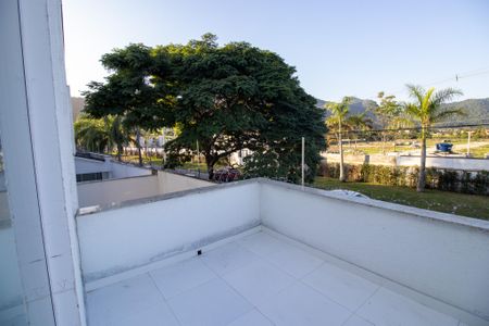 Casa de condomínio à venda com 350m², 3 quartos e 2 vagas Casa de condomínio à venda com 350m², 3 quartos e 2 vagasVaranda Suíte 2