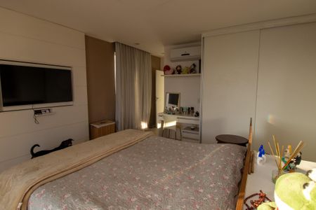 Casa de condomínio à venda com 350m², 3 quartos e 2 vagas Casa de condomínio à venda com 350m², 3 quartos e 2 vagasSuíte 3