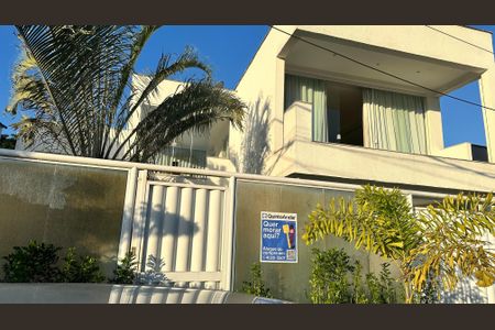 Casa de condomínio à venda com 350m², 3 quartos e 2 vagas Casa de condomínio à venda com 350m², 3 quartos e 2 vagasPlaquinha