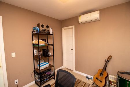 Casa de condomínio à venda com 350m², 3 quartos e 2 vagas Casa de condomínio à venda com 350m², 3 quartos e 2 vagasSuíte 1